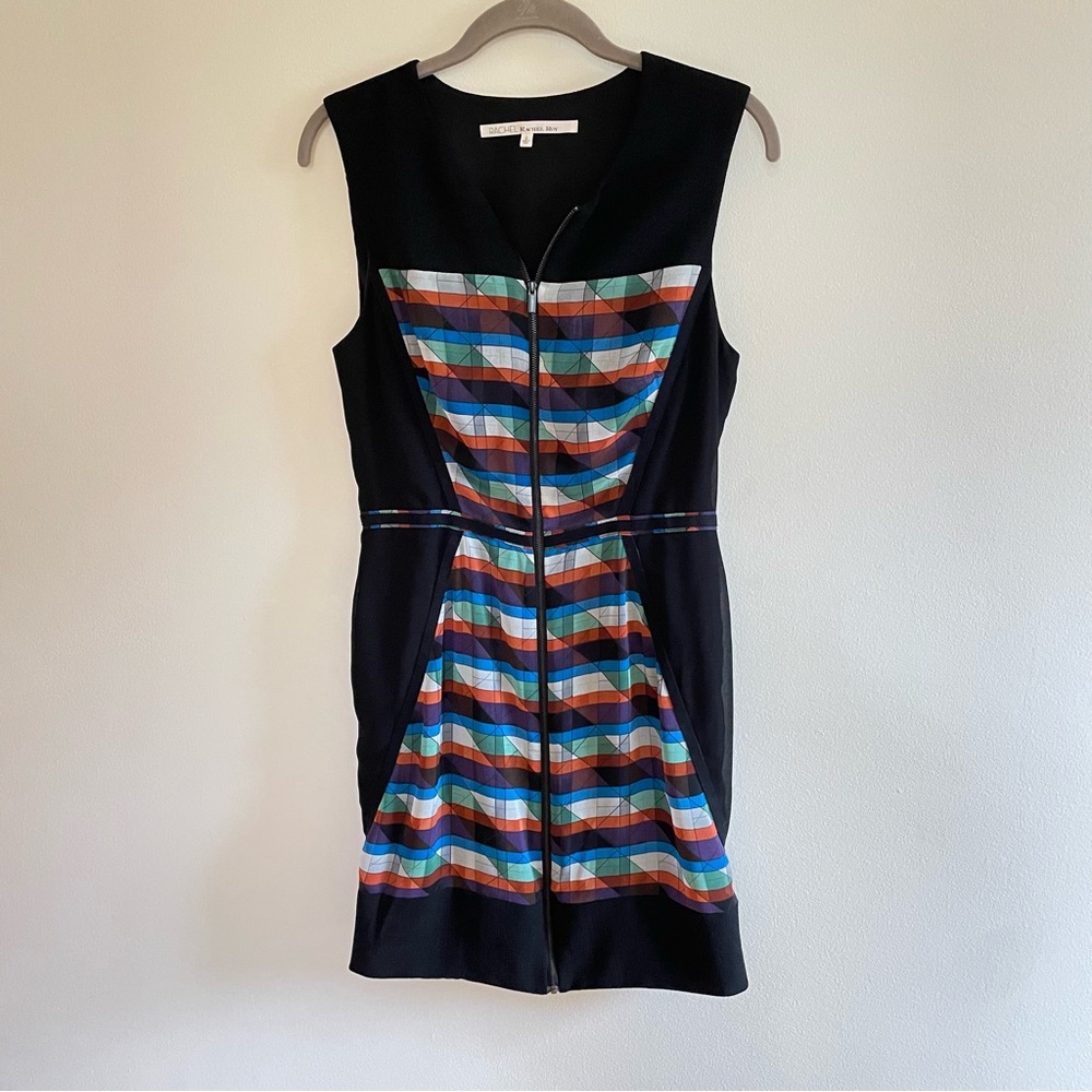 Rachel Roy geo print front zip size 6 sleeveless dress. Angled pattern slimming